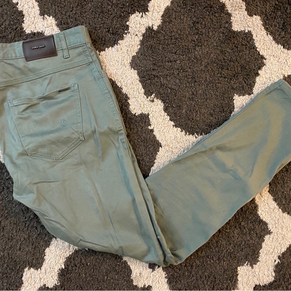 Zara Men’s Sage green slim fit chino trousers #chino